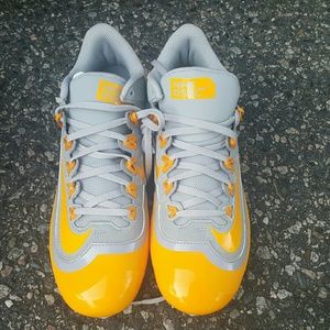 Nike huarache bsbl (baseball) cleats-size 9 NEW